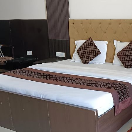 Hotel Shree Kanta Gurgaon Esterno foto