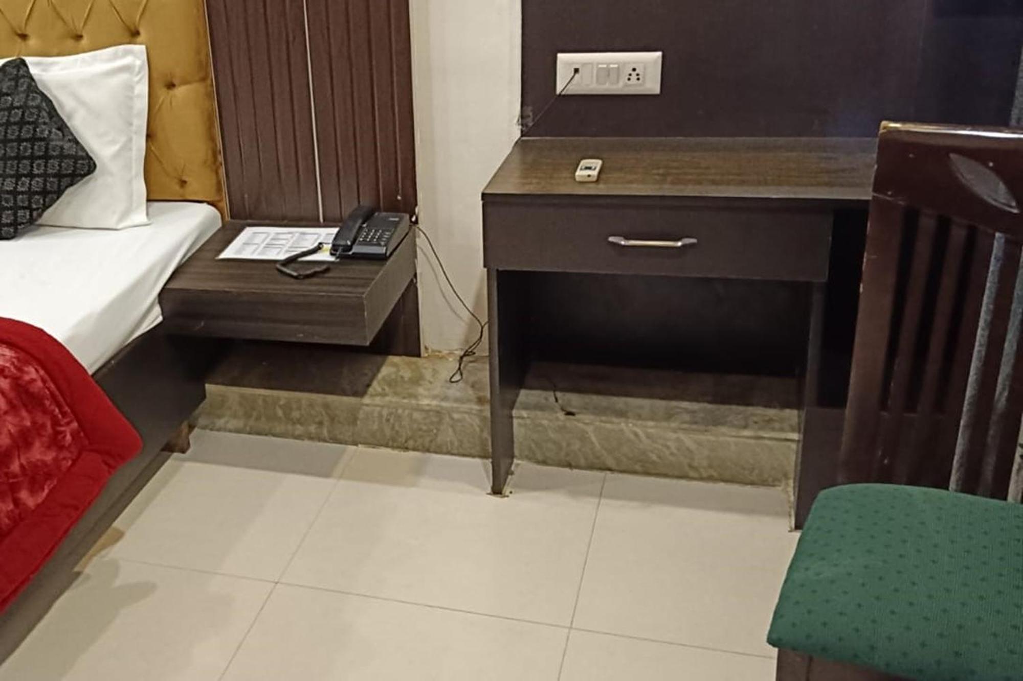 Hotel Shree Kanta Gurgaon Esterno foto