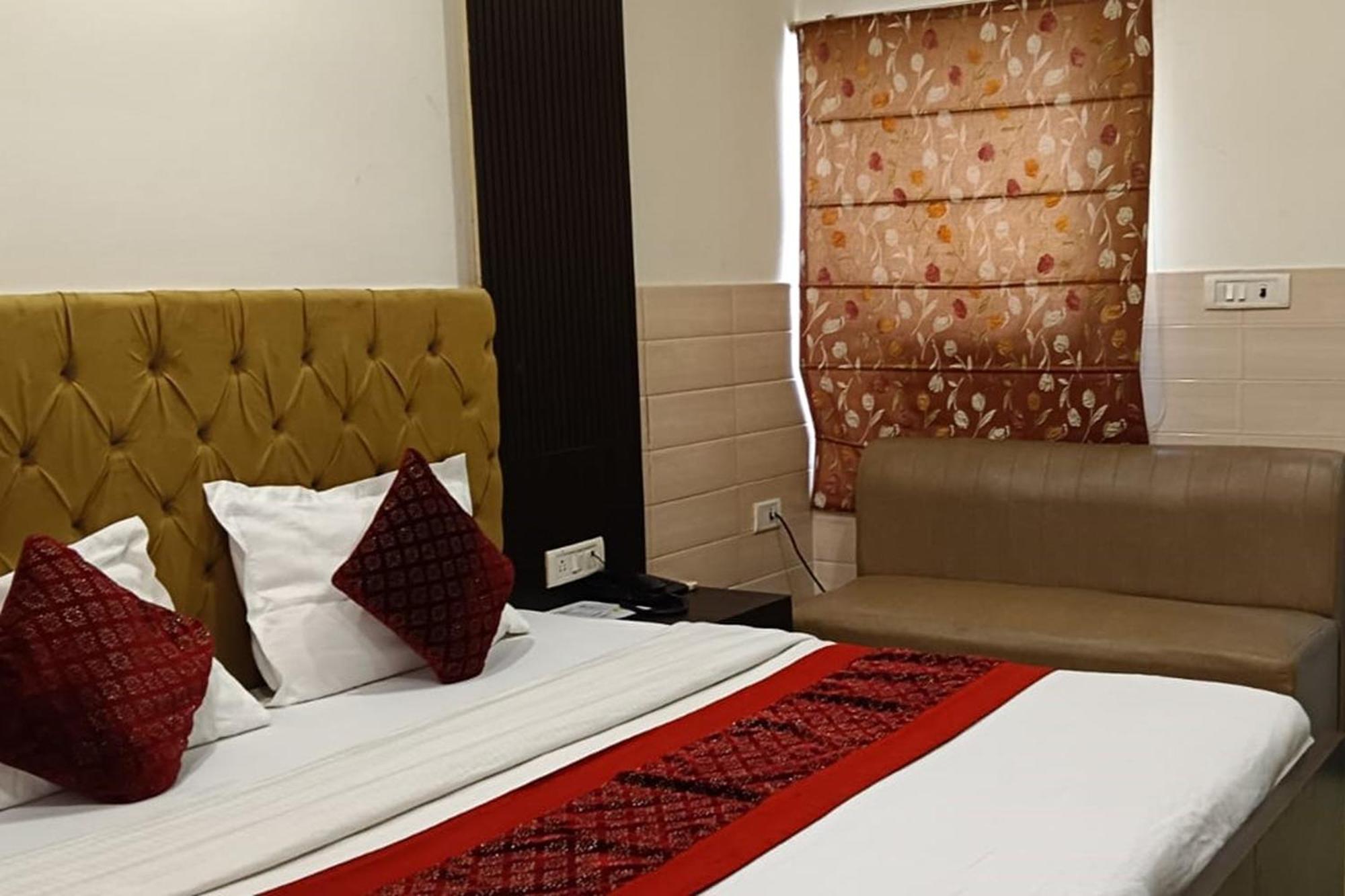 Hotel Shree Kanta Gurgaon Esterno foto