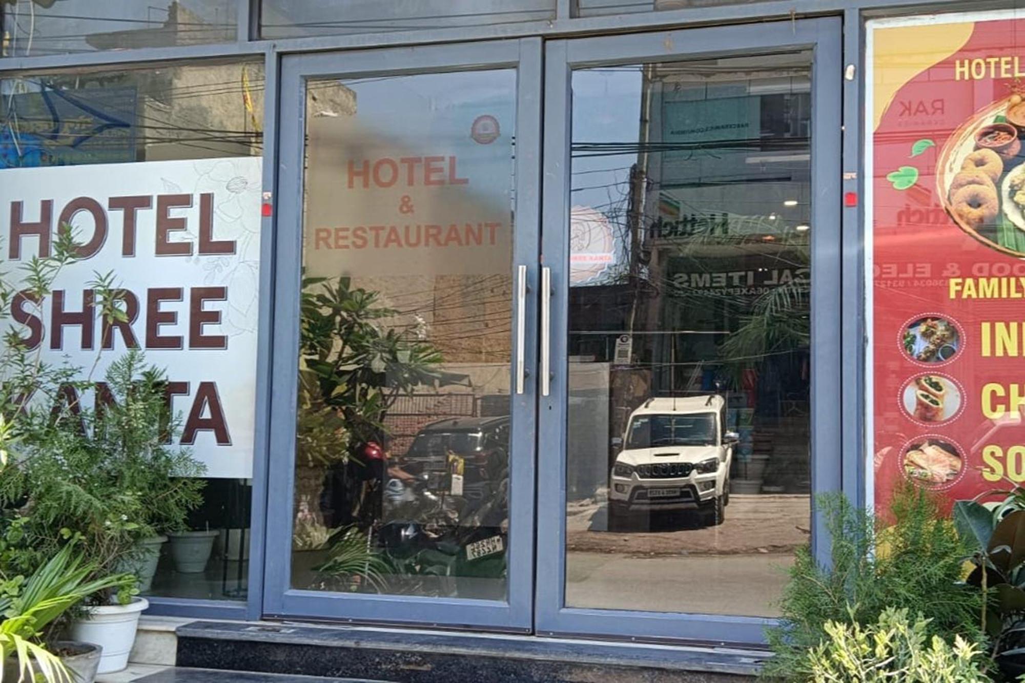 Hotel Shree Kanta Gurgaon Esterno foto