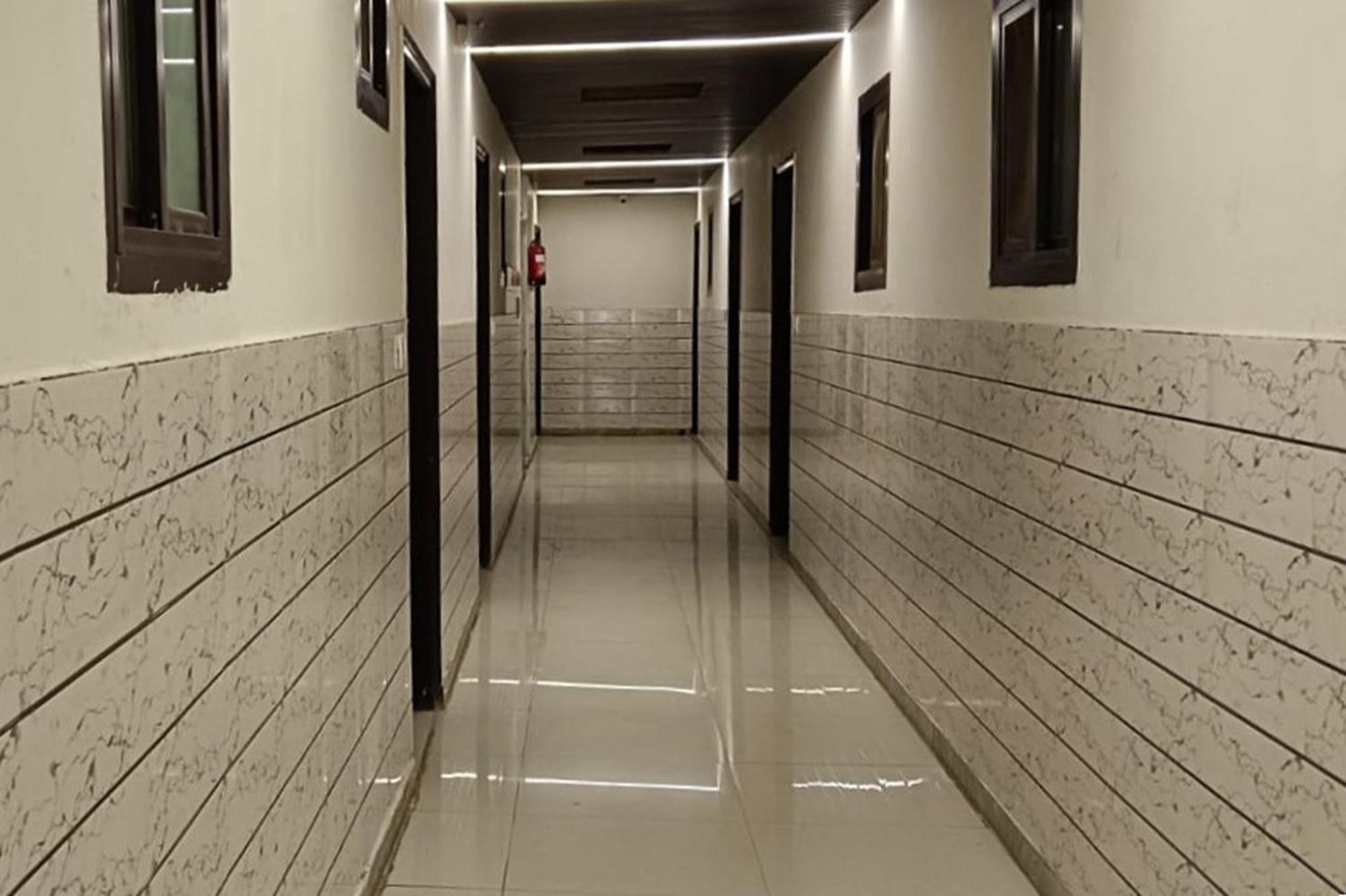 Hotel Shree Kanta Gurgaon Esterno foto