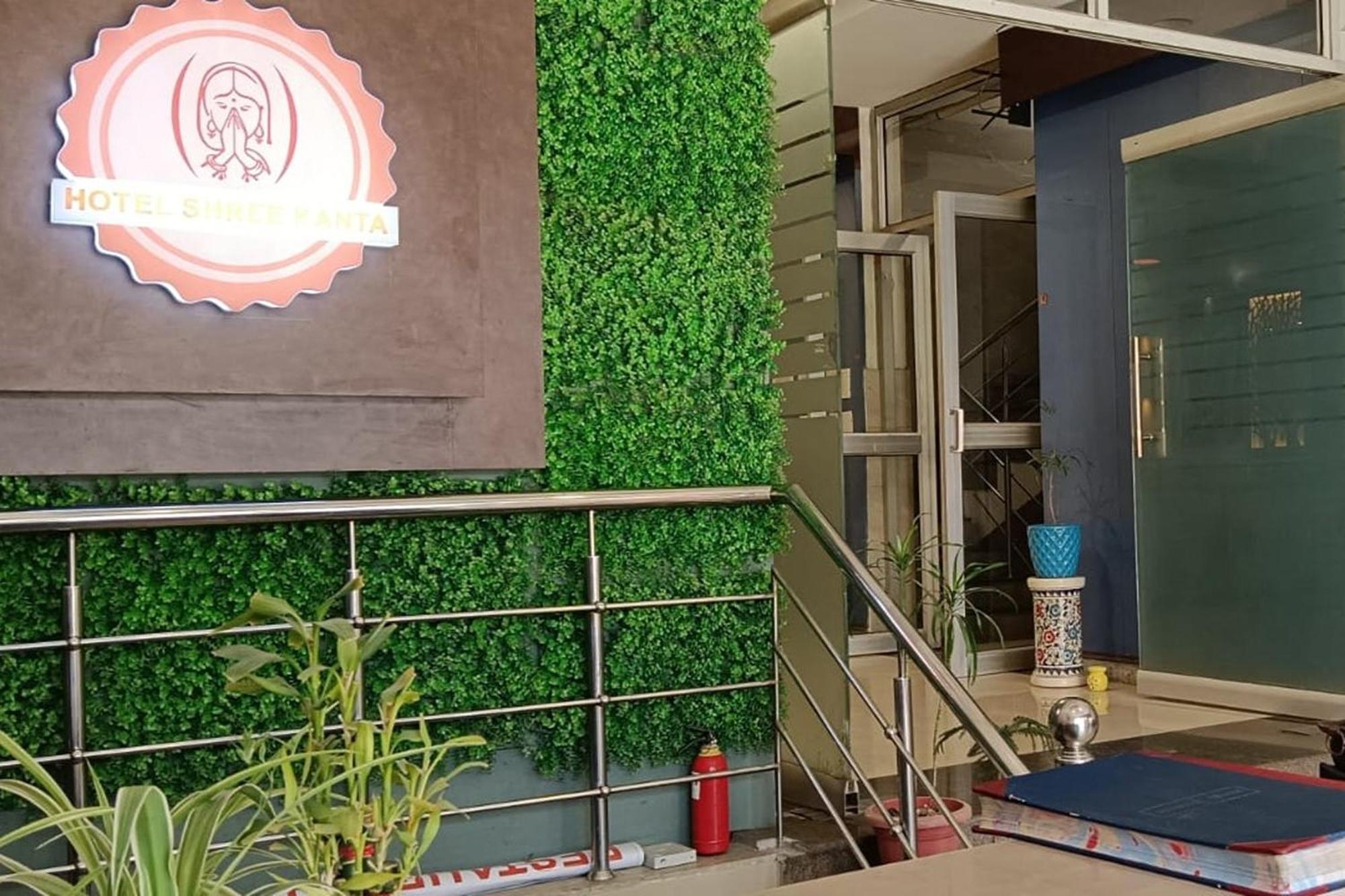 Hotel Shree Kanta Gurgaon Esterno foto