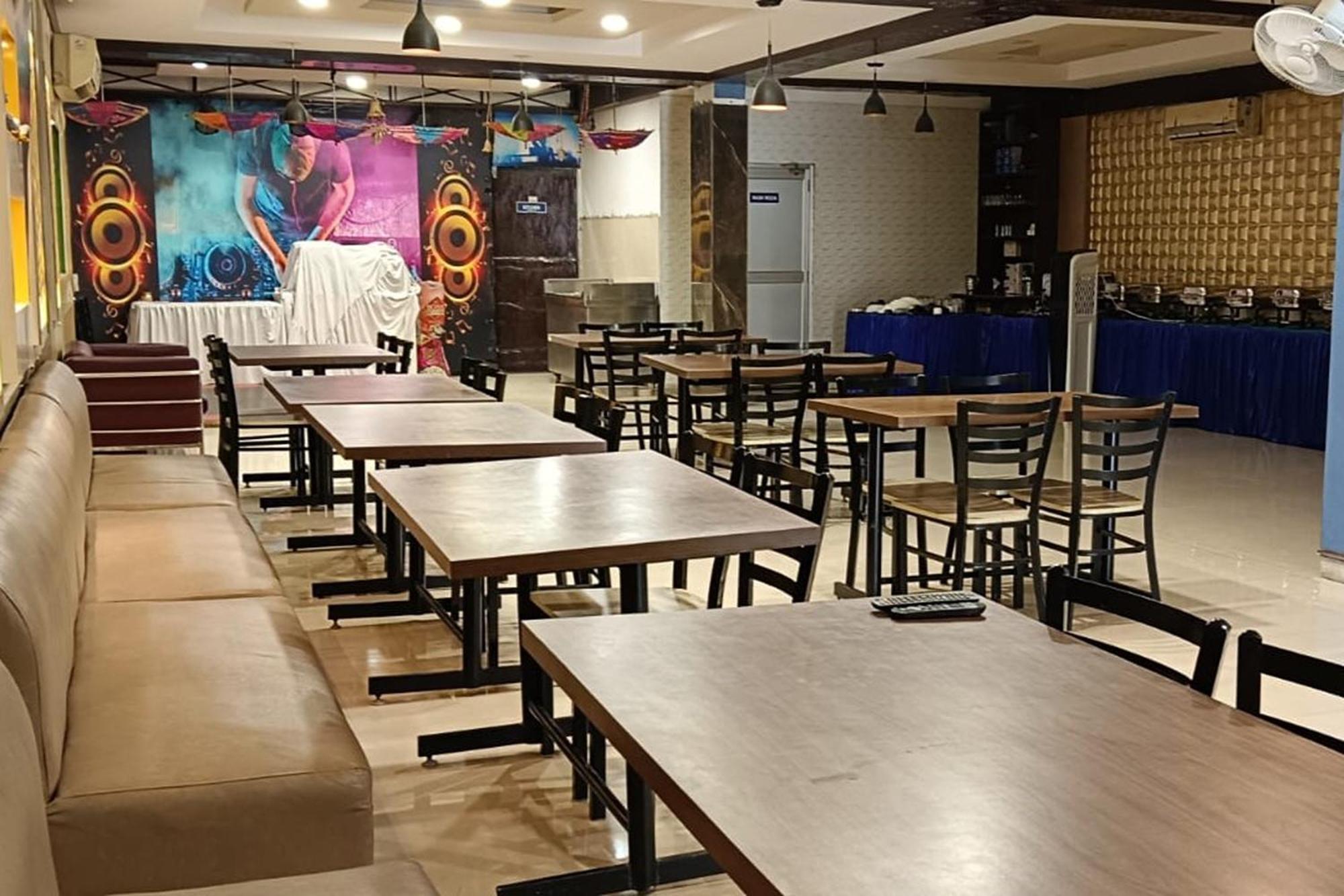 Hotel Shree Kanta Gurgaon Esterno foto